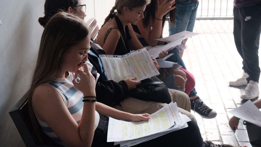 Cerca de 50.000 estudiantes andaluces se adentran en la PEvAU como puerta de acceso a la universidad