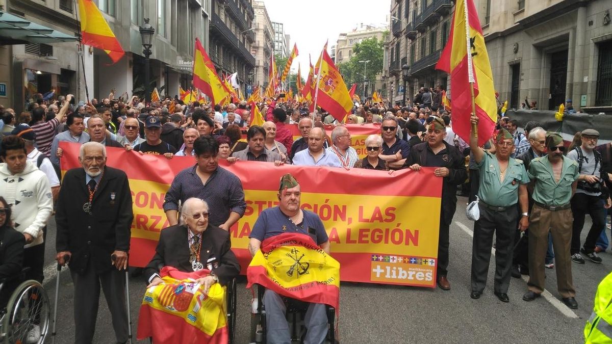 Unas 1.000 personas se manifiestan en Barcelona en apoyo a los Legionarios y la unidad de España
