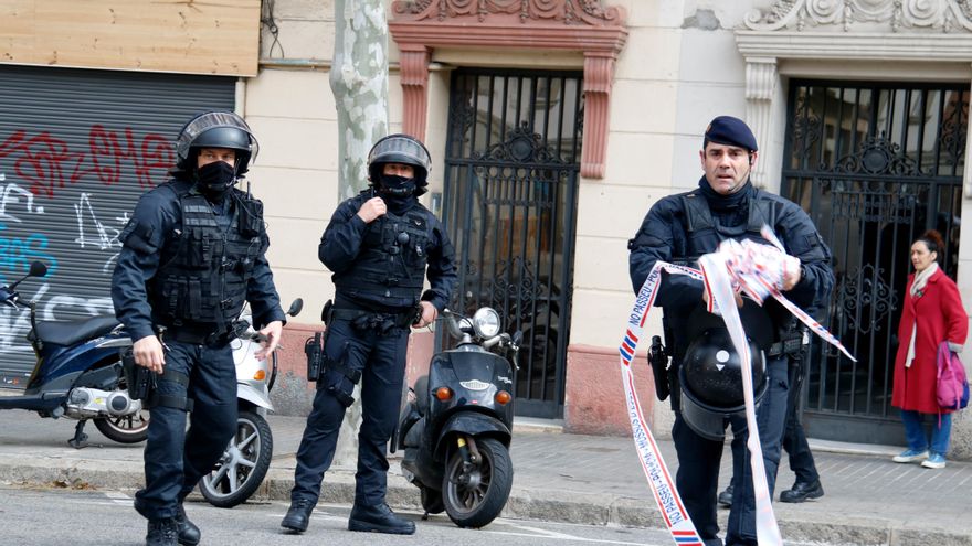 Un desahucio con antidisturbios de los Mossos pone a prueba el pacto ERC-CUP del Govern de Aragonès