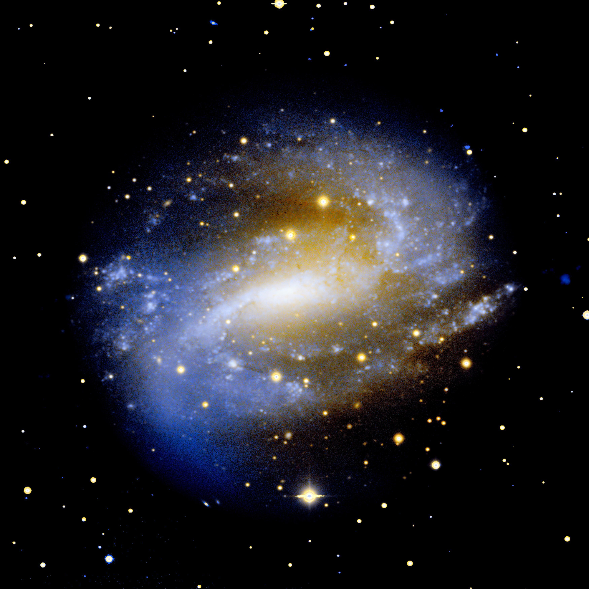 La galaxia NGC 925 observada con filtros B y r.