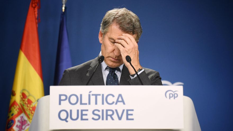 El presidente del Partido Popular, Alberto Núñez Feijóo, durante una rueda de prensa, en la sede del PP en Génova, a 12 de junio de 2025, en Madrid (España).