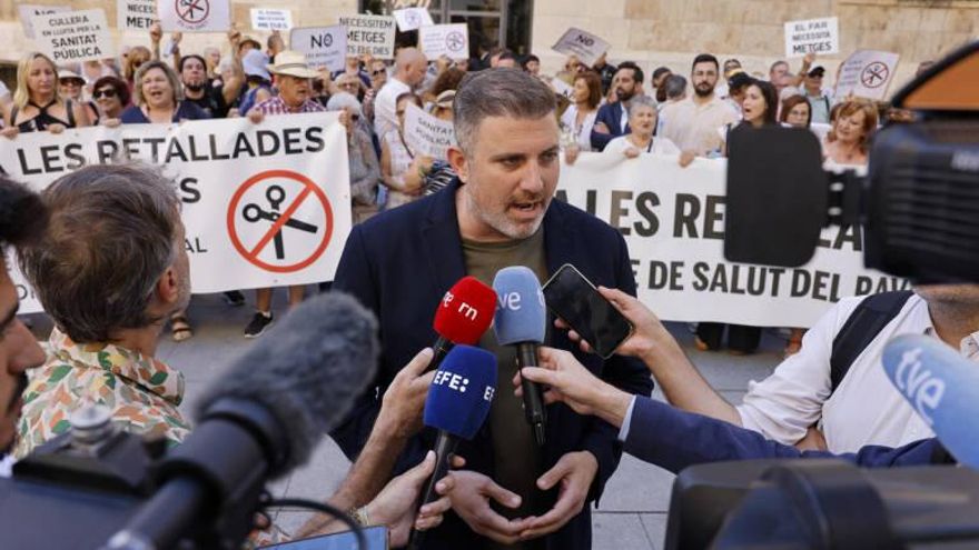 El alcalde y vecinos de Cullera exigen ante la Generalitat Valenciana más médicos durante el verano