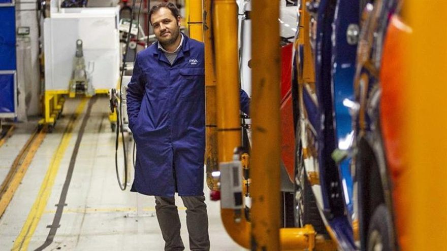El último coche 2CV de Citroën, fabricado en Portugal, aún funciona en París