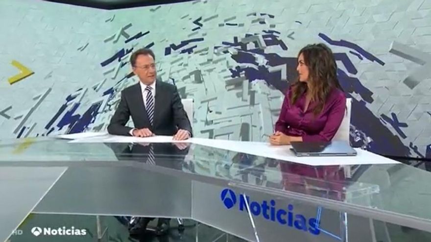 La inesperada "felicitación" de Mónica Carrillo a Matías Prats en su informativo