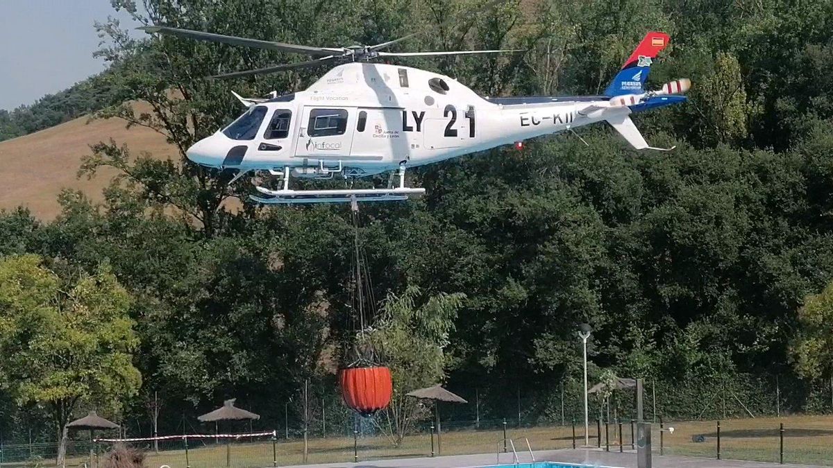 Alerta en Álava por la reactivación de un incendio forestal que obliga a movilizar hasta cuatro helicópteros