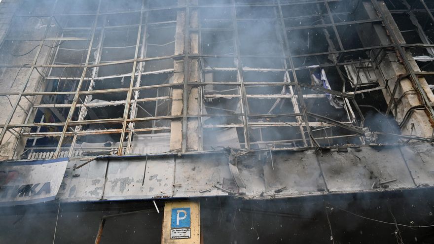 Vista del estado del edificio tras el bombardeo ruso a la torre de televisión de Kiev (Ucrania).