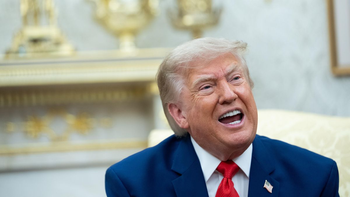 Donald Trump durante una rueda de prensa en el Despacho Oval.