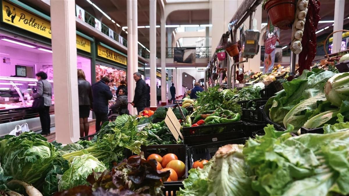 El PSOE pide paralizar la adjudicación del puestos en el Mercado de San Blas en Logroño: "Escobar lo ha convertido en el negocio de un solo empresario"