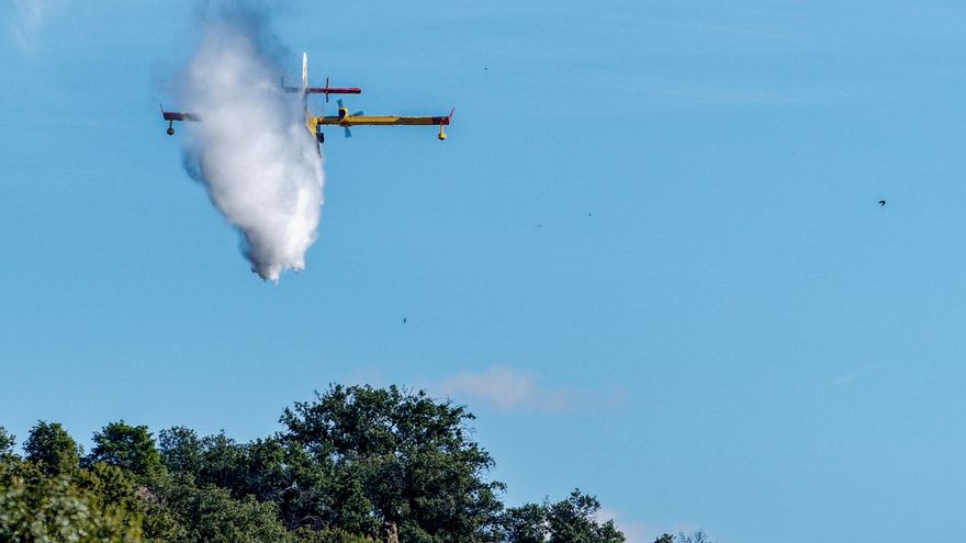 El incendio de Navaluenga (Ávila) mantiene un perímetro inestable de 26 kilómetros