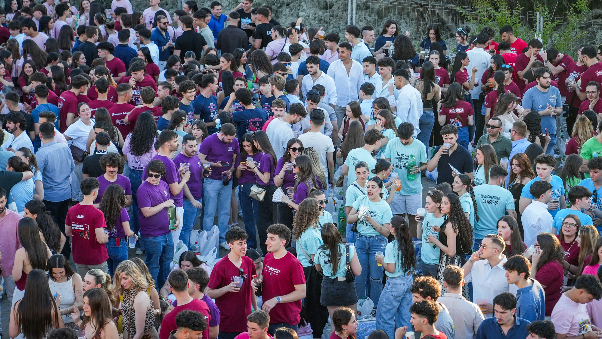 El macrobotellón de Miraflores en el Miércoles de Feria