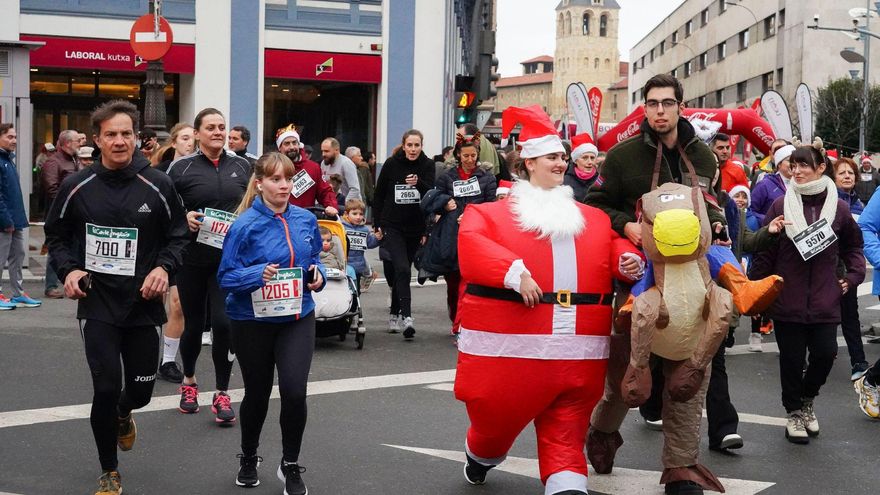 La fiesta a la carrera de la San Silvestre 2023 en León