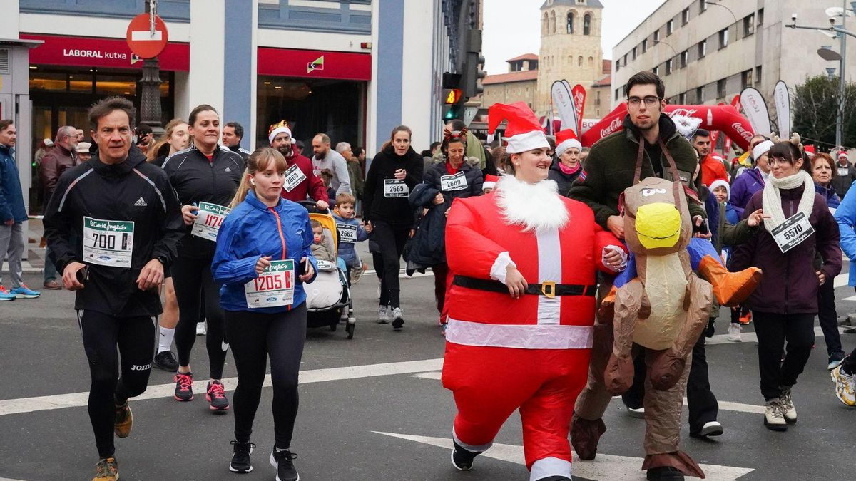 La fiesta a la carrera de la San Silvestre 2023 en León