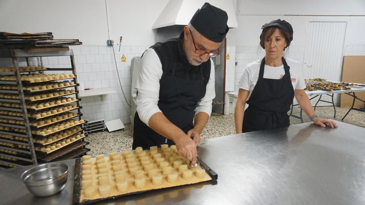 Jesús y Marimar Redondo son la cuarta generación de Mazapanes Viuda de Manuel Redondo, y parece que la última