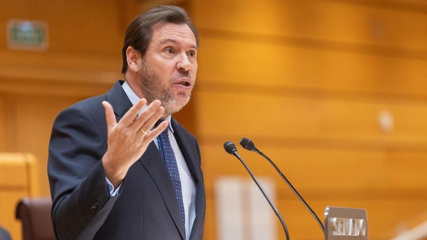 El ministro de Transportes y Movilidad Sostenible, Óscar Puente, comparece para dar cuenta del caos ferroviario, en el Senado, a 29 de enero de 2026, en Madrid (España).
