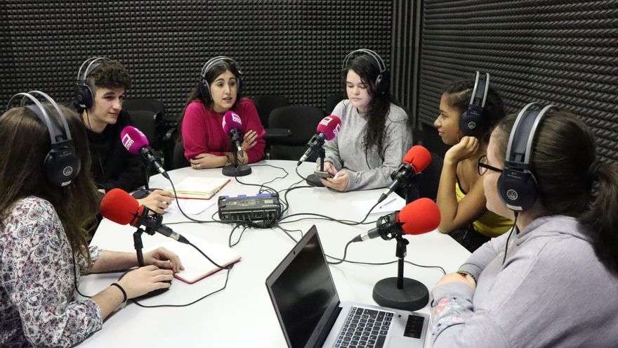 Los estudiantes de periodismo de Cuenca hablan de despoblación en El Ágora