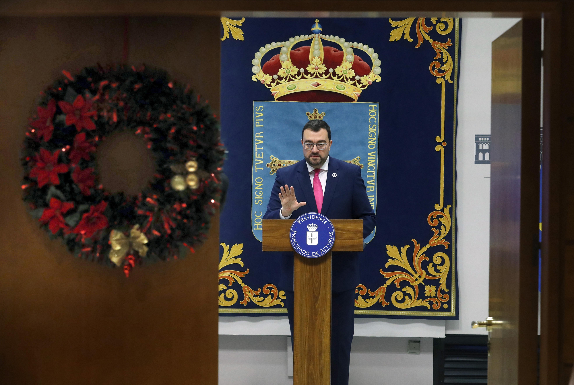 Adrián Barbón durante la rueda de prensa en Oviedo.