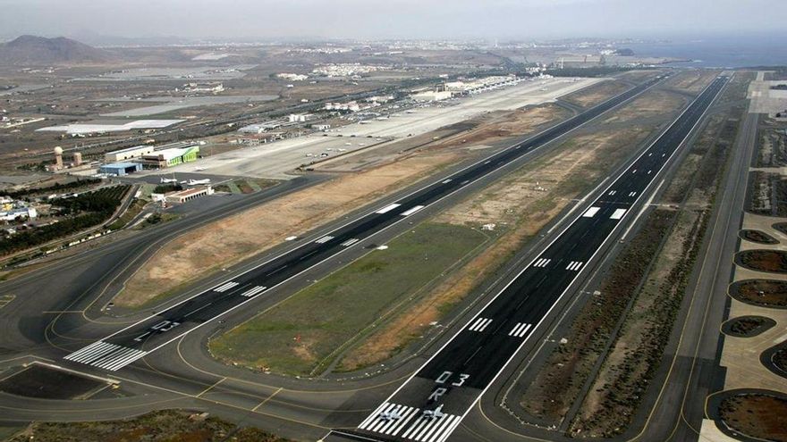 Las dos pistas del aeropuerto de Gran Canaria. La intención es construir otra 