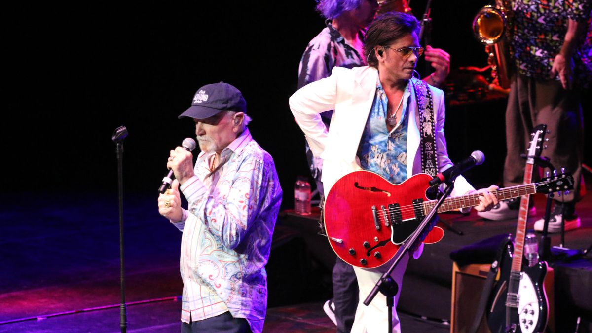 Mike Love y John Stamos