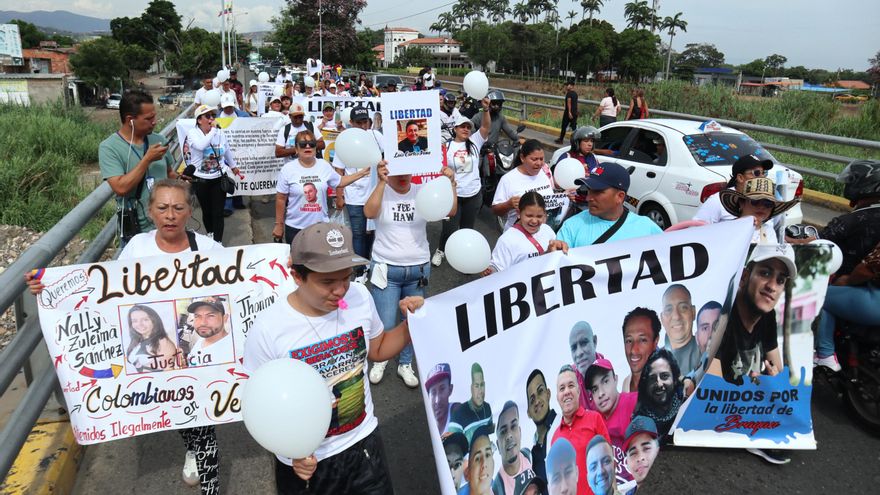 Familiares de colombianos detenidos en Venezuela piden su liberación en puente fronterizo