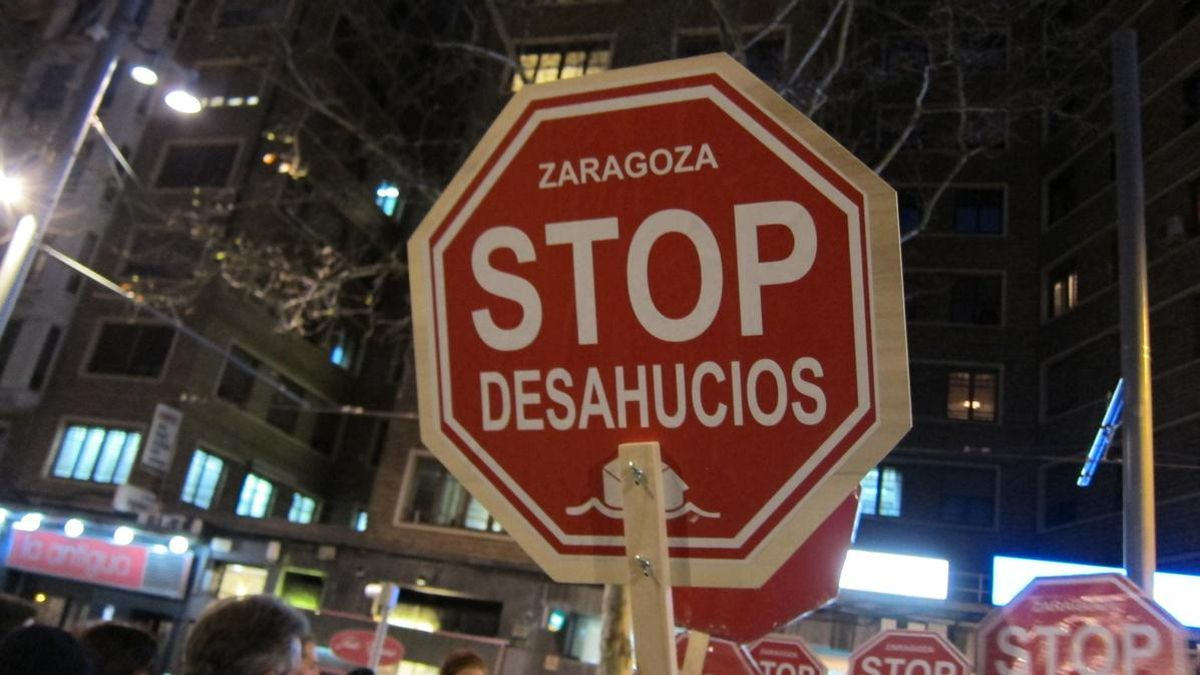 Cartel de 'Stop Desahucios' en una imagen de archivo.