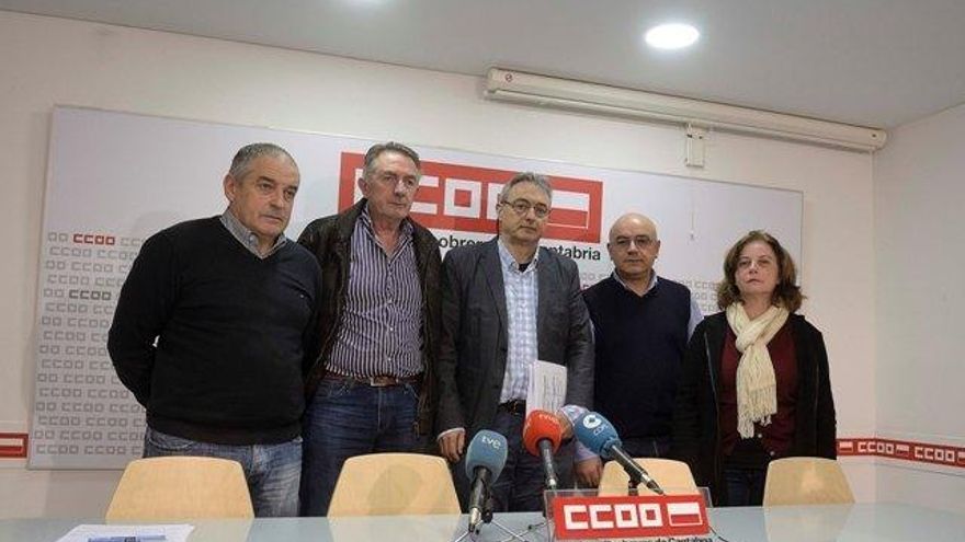 Jesús Villar, Jesús Gallo y representantes de CCOO en Tinamenor. |