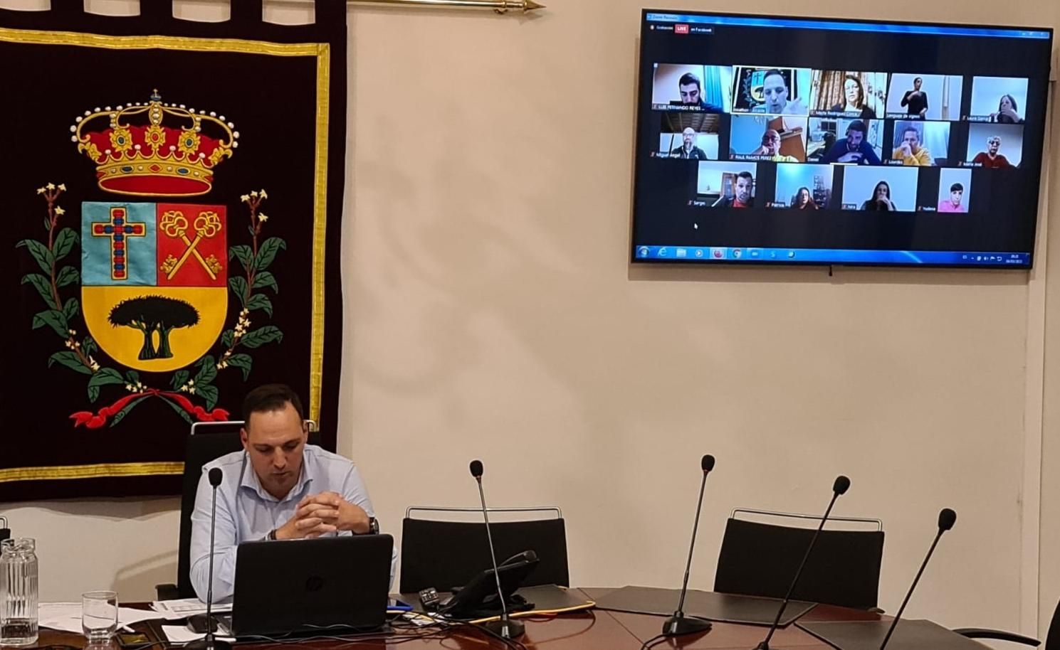Jonathan Felipe en la sesión plenaria.