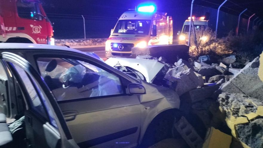 Un aparatoso accidente deja una persona fallecida y otras dos heridas en una carretera de Tenerife