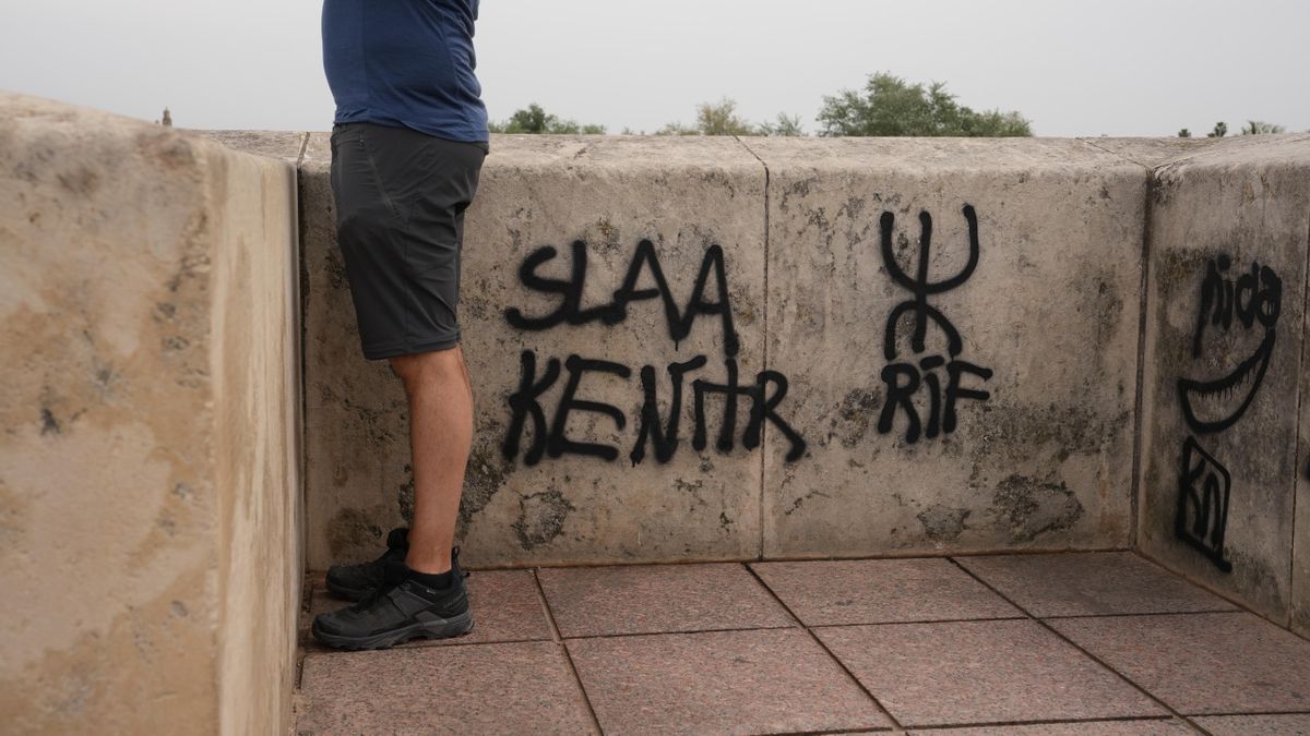 Vandalizan con pintadas el Puente Romano de Córdoba
