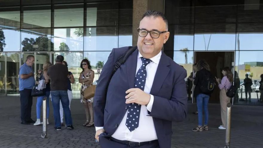 Cinco presuntos delitos, un giro "radical" y primera víctima política: el caso canario de las mascarillas entra en una nueva fase