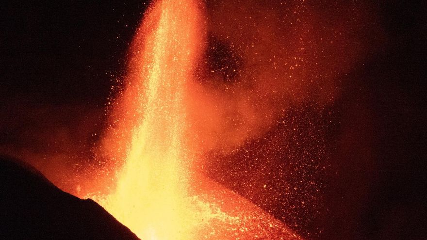 El bombardeo a la lava se utilizó en una erupción del Etna y se topó con problemas técnicos, críticas y resultados "insuficientes"