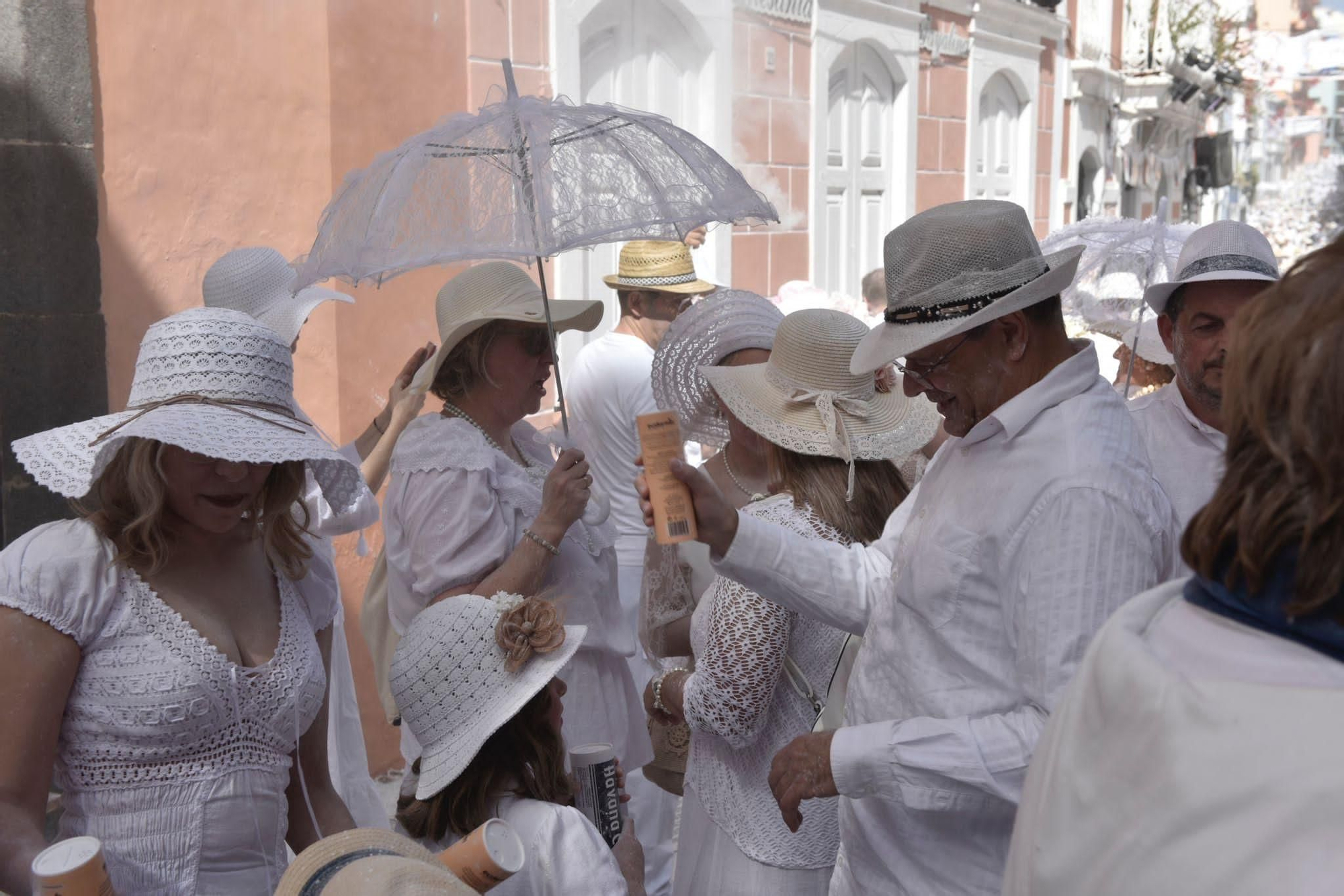 Los polvos de talco no faltaron en el desembarco indiano.