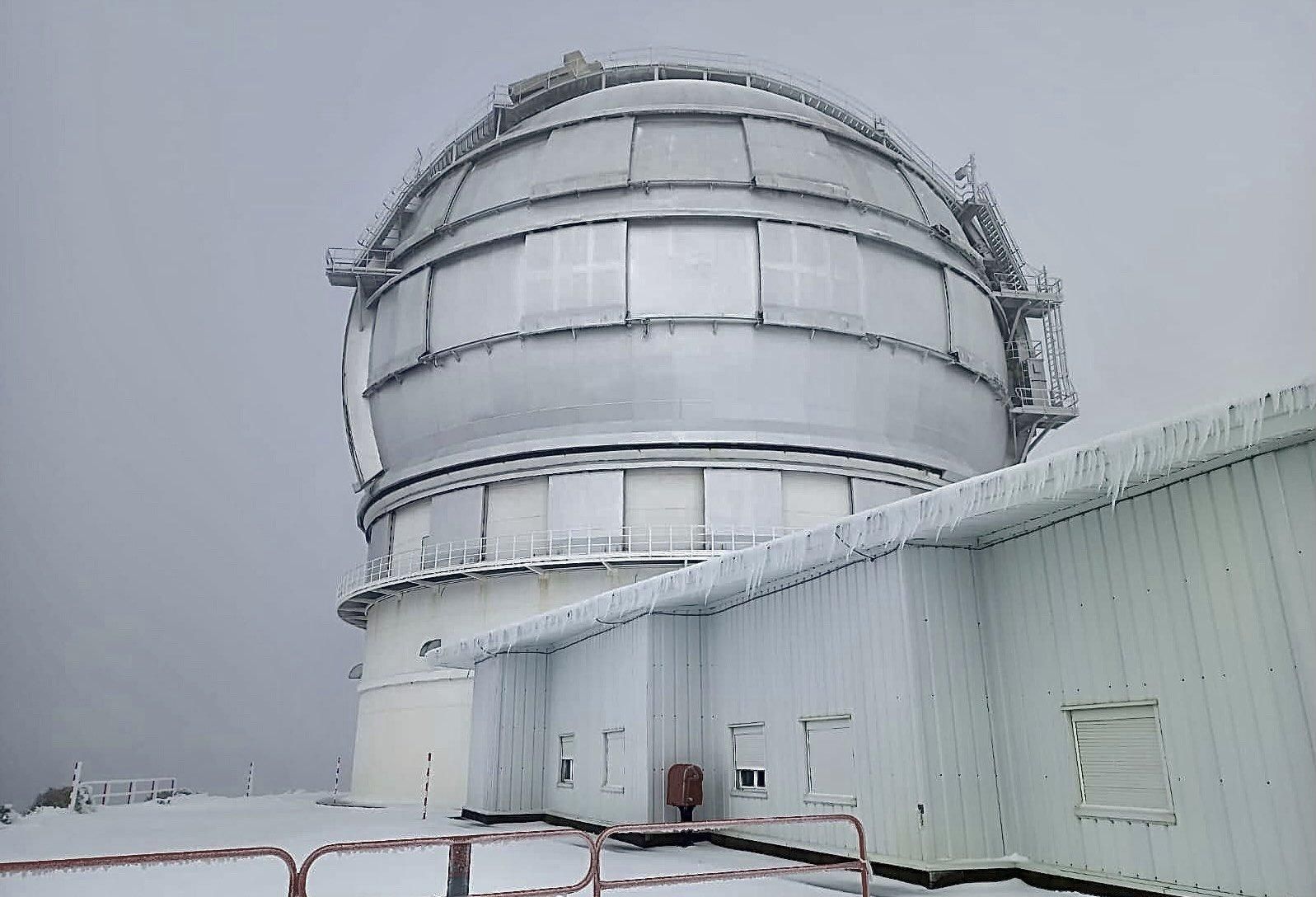 El Gran Telescopio Canarias (GTC o Grantecan) helado.