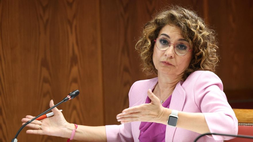 La exvicepresidenta primera del Gobierno y ministra de Hacienda, María Jesús Montero, comparece ante la 'comisión Sepi' del Senado.