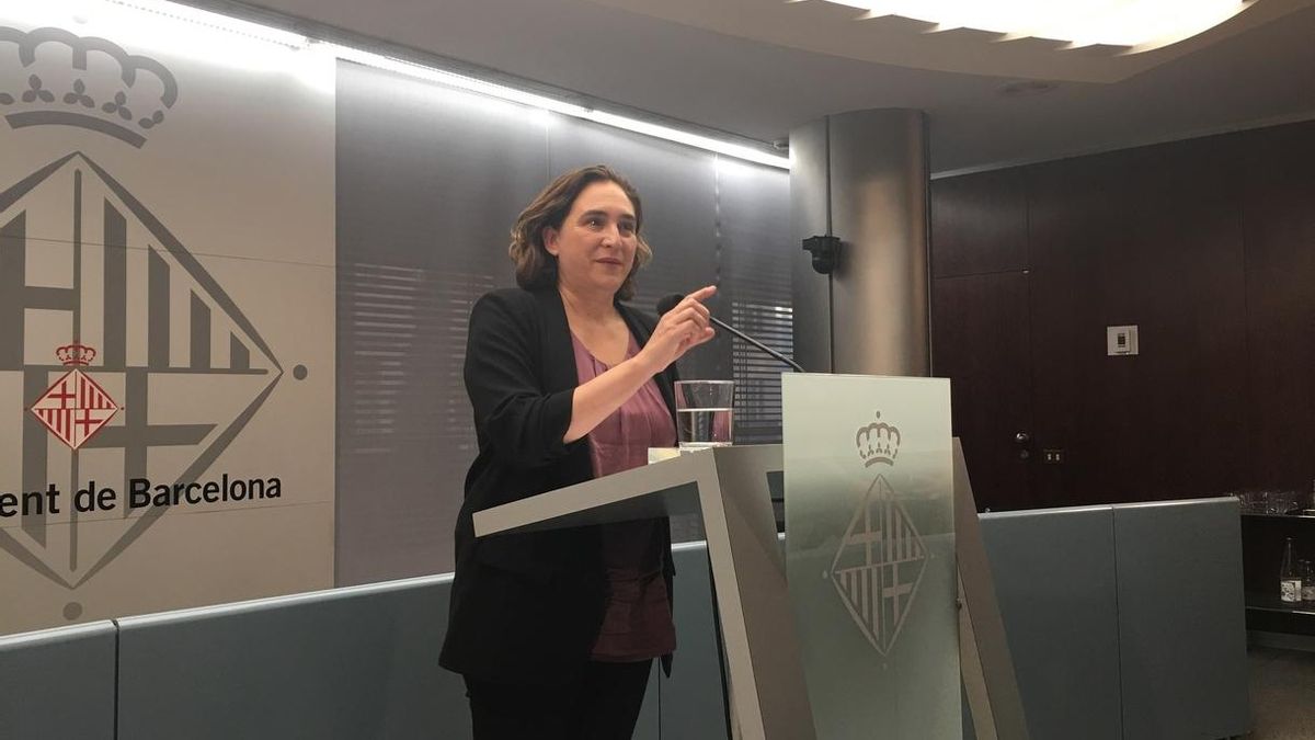 Colau cree que enviar a Sànchez y Cuixart a prisión por "manifestaciones pacíficas" aleja el diálogo