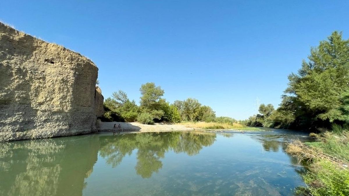 La Peña del Cuervo, en Peñaflor (Zaragoza), una zona que congrega en verano a muchos bañistas.