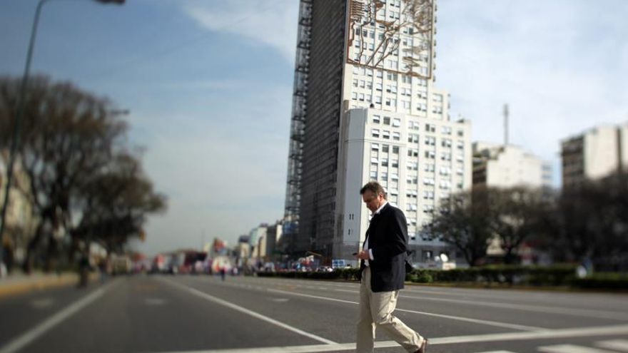 El tercer problema más mencionado entre los tres principales desafíos del país -que está en recesión desde abril de 2018- fue la corrupción, destacada por el 29 % de los argentinos, señala el estudio, que se realizó entre el 6 y 11 de noviembre con una muestra 1.241 personas entrevistadas por internet.