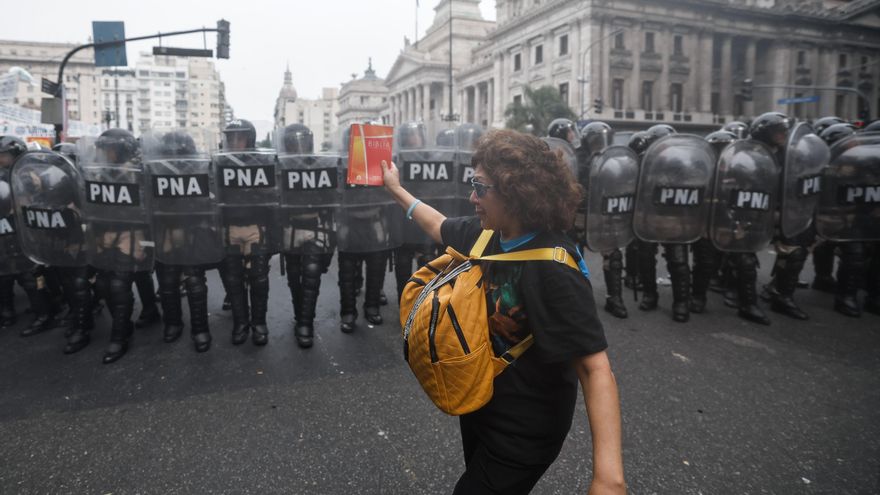 Liberaron a dos de las cuatro personas que quedaban detenidas tras la represión ante el Congreso