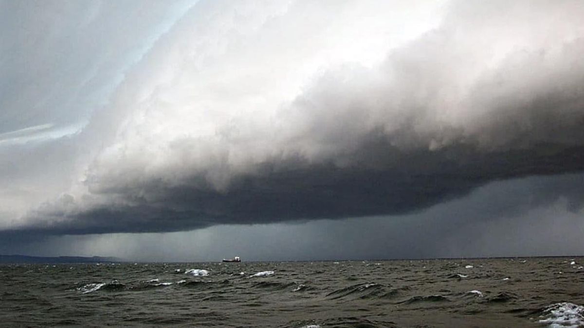 Un tsunami mortal puede aparecer en un día perfecto y la causa está arriba, no en el mar