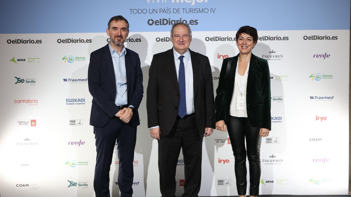 Ignacio Escolar, director de elDiario.es; Jordi Hereu, ministro de Industria y Turismo; Rosalía Lloret, CEO de elDiario.es