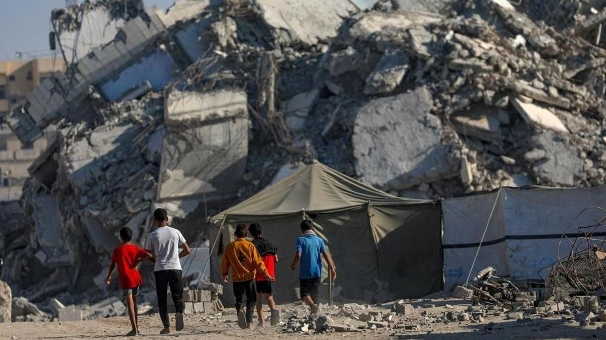 Israel dice que vuelve a aplicar el alto el fuego tras matar a más de 100 palestinos en una nueva oleada de ataques en Gaza
