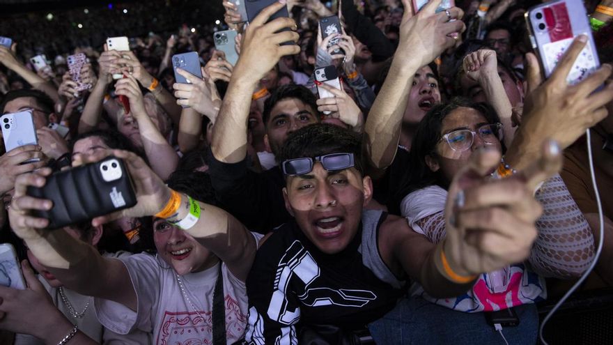 Ruido, desinterés, abuso del móvil y falta de respeto por el artista: los conciertos en la era "del individuo tirano"