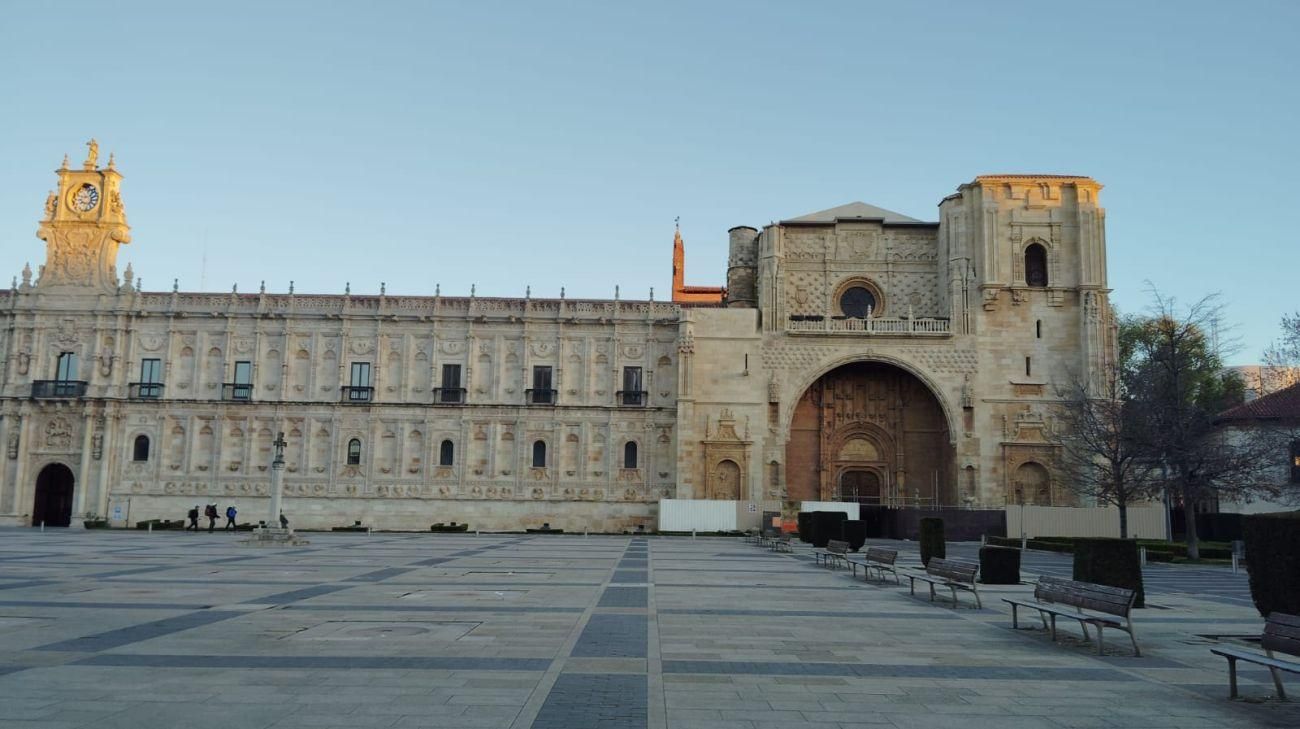 Termina la restauración de la fachada de la Iglesia de San Marcos de León