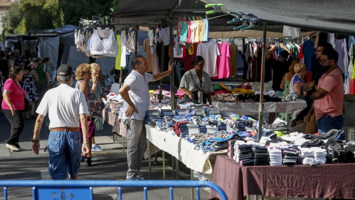 Mercadillo del sector sur vuelve junto a la avenida de Cádiz