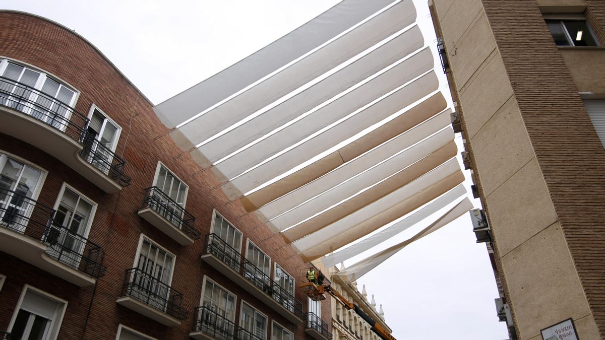 Comienza el entoldado de las calles del centro de Córdoba