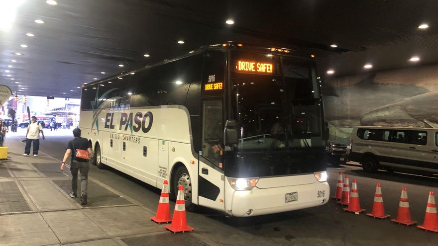Washington crea una oficina para atender a los migrantes traídos en autobuses