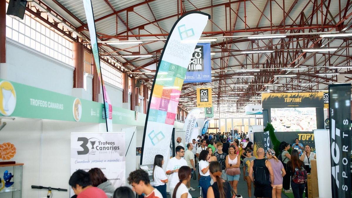 Visitantes en ExpoDeca 2024.