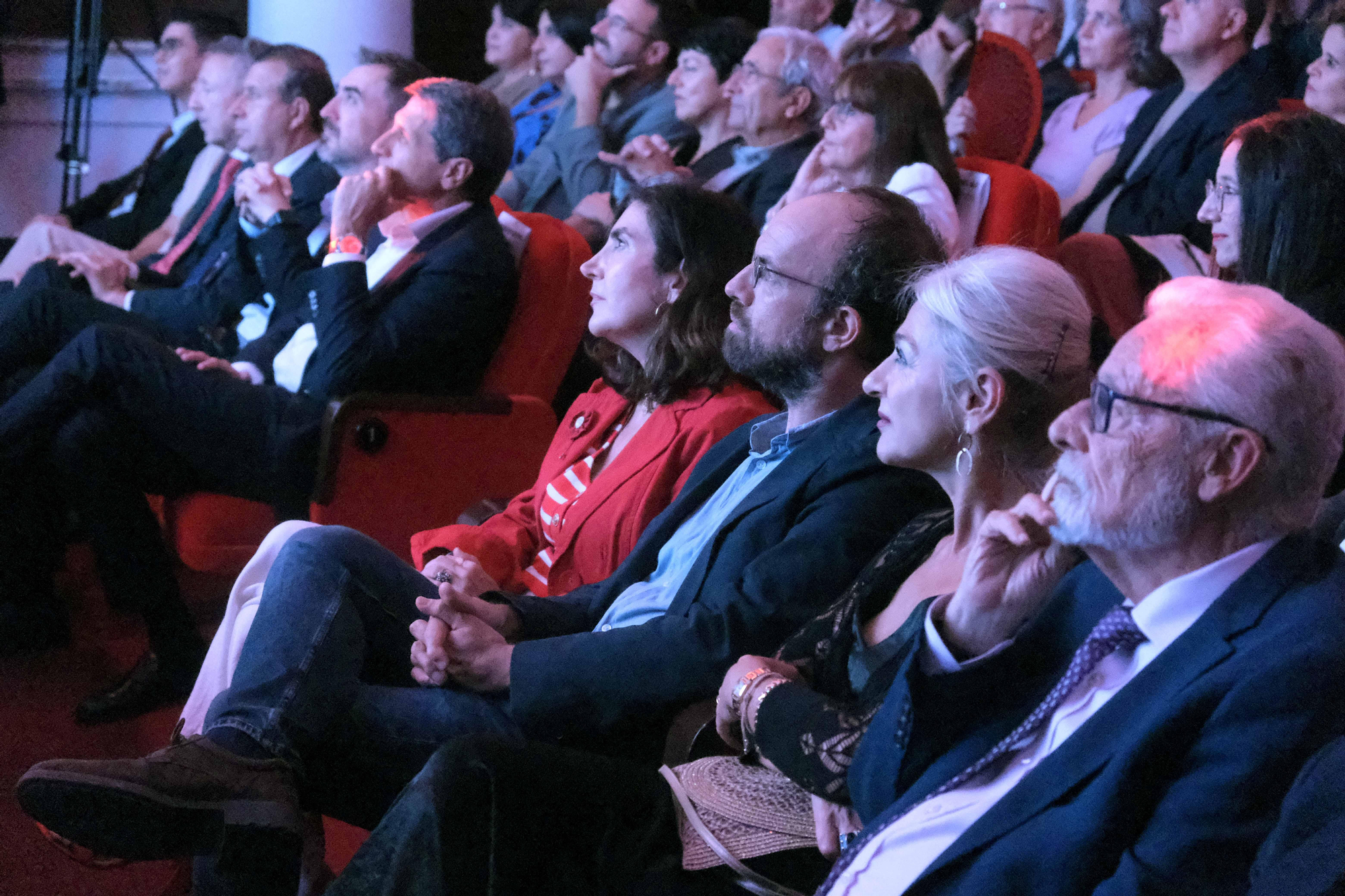Imagen de la primera fila en el teatro de la Fundación Cajasol