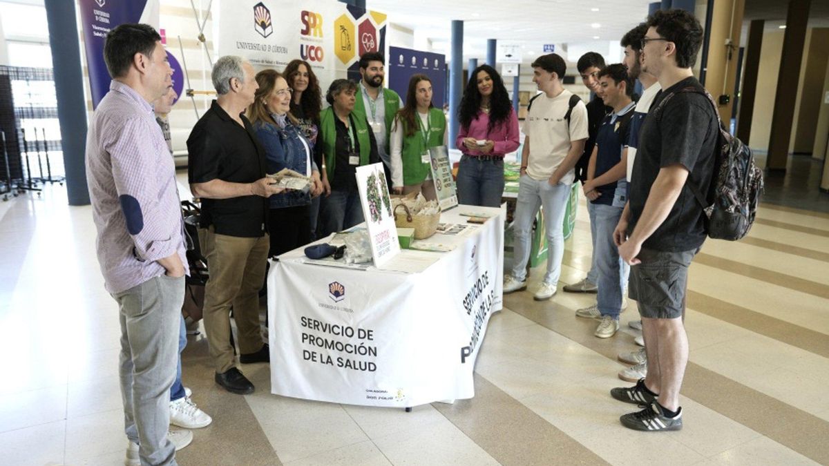 La Universidad y la AECC sensibilizan a la comunidad universitaria en prevención del tabaquismo