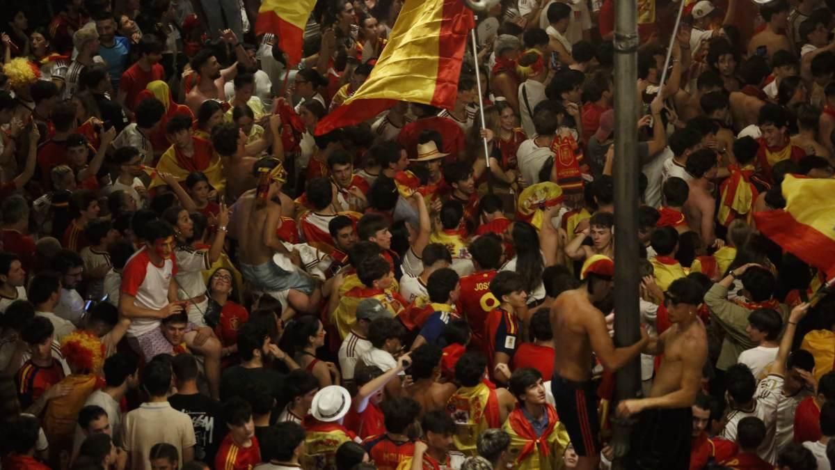 La celebración de los cordobeses en Las Tendillas tras el triunfo de España, en imágenes