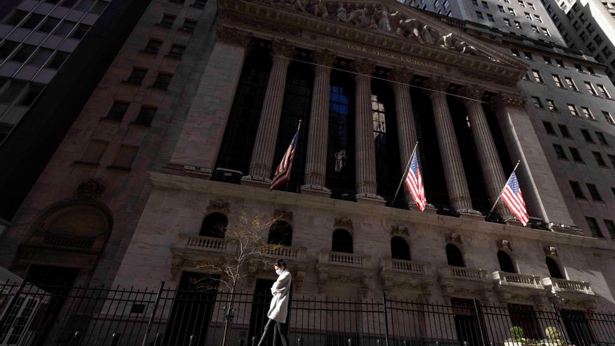 Wall Street abre mixto, pendiente del juicio político a Trump